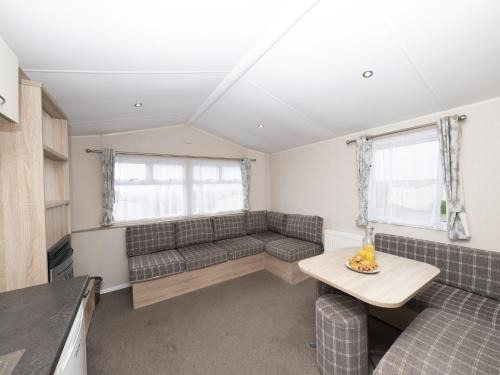 Looe House | Suncrest Caravan by Belvilla