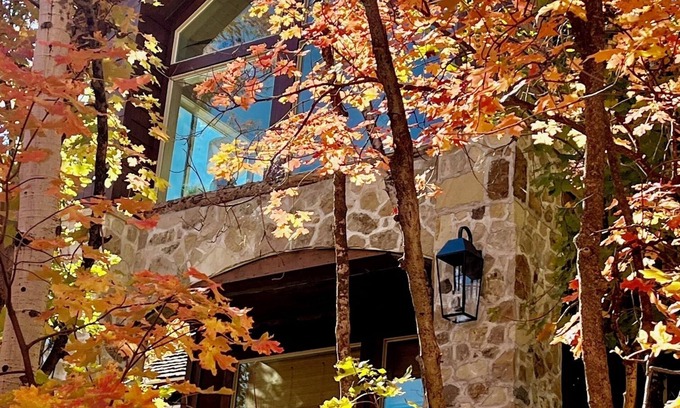 Sundance House | Sundance carriage house, romantic, Sleeps 5