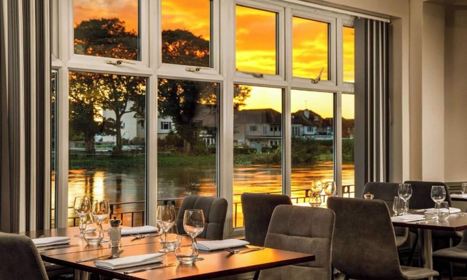 Staines Hotel | Sunday London Staines-upon-Thames Heathrow T5