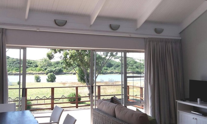 Colchester House | Sundune Guest House & Self Catering