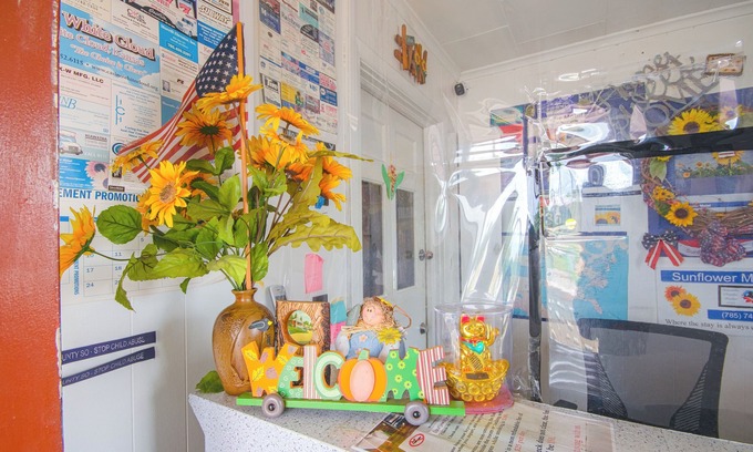 Hiawatha Hotel | Sunflower Motel Hiawatha By OYO
