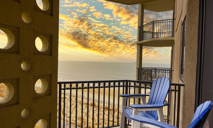 Rehoboth Beach Condo | Sunlit front row beach condo on Rehoboth Boardwalk