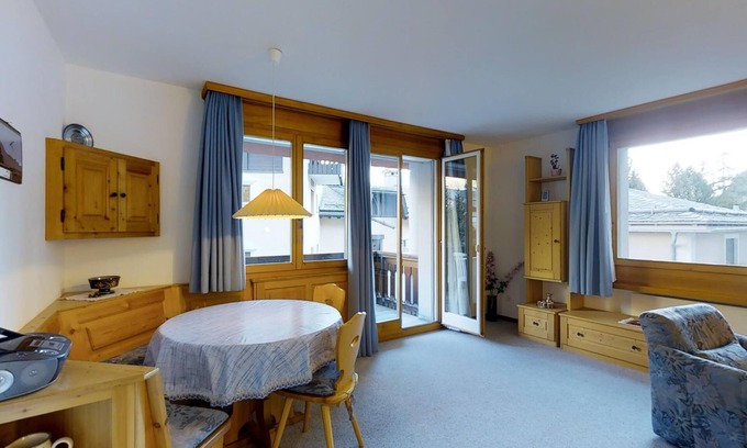 Silvaplana Apartment | Sunny 2 ½-room apartment on 1st Floor, 55 m2, quiet location.