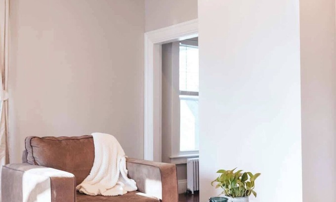 Off Broadway Apartment | Sunny 2BR/1BA with Front Porch & Parking