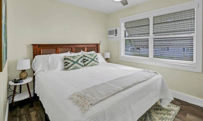 Safety Harbor Apartment | Sunny 2BR Escape in Safety Harbor – Fast Wi-Fi