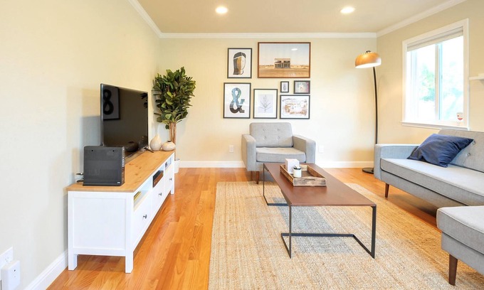 Nimitz House | Sunny 5BR Home in Sunnyvale Near Parks