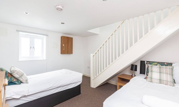 Maidstone House | Sunny and spacious 3-bedroom house in Maidstone, ideal for a relaxing, comfortable stay.