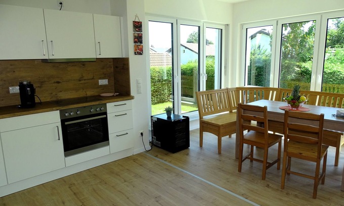 Postmuenster Apartment | Sunny apartment with large garden in a local recreation area