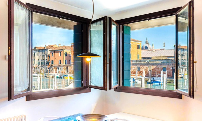 Molina Apartment | Sunny Apartment With A Lovely View