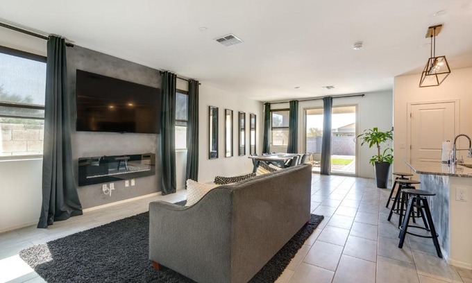Glendale House | Sunny Arizona Escape with Patio, Grill and Fireplace!