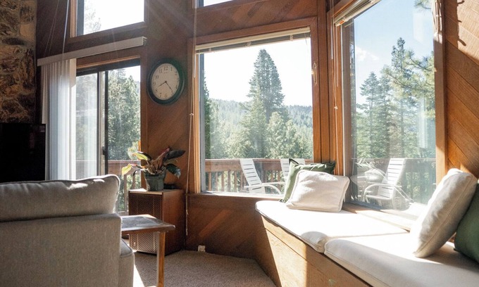 Incline Village House | Sunny Cabin with Lake View Deck and Fast Wifi