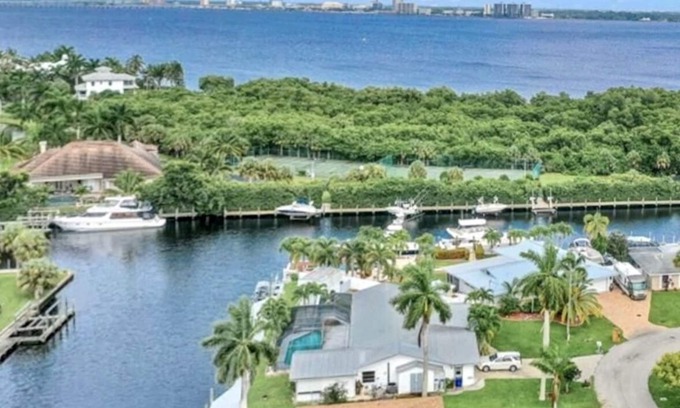 Lochmoor Waterway Estates House | Sunny Canal-Front Home w/Lanai & Grill!