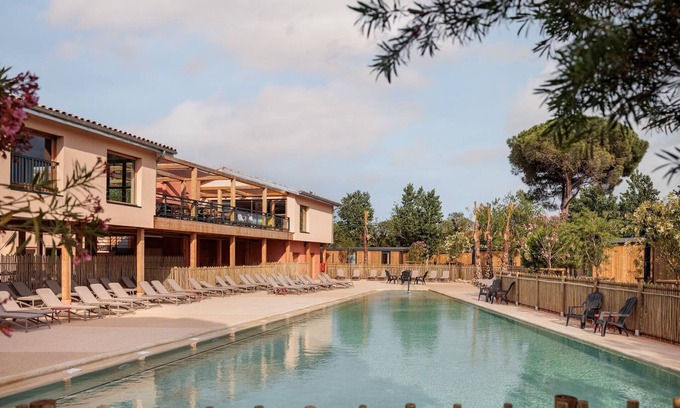 Le Grau-dʼAgde Ski Chalet | Sunny Chalet Close to Sea