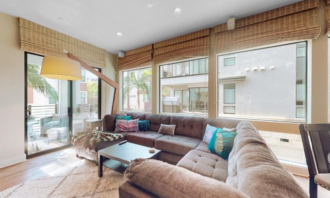 Serra Mesa Apartment | Sunny City Living