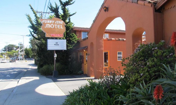 Eastside Santa Cruz Hotel | Sunny Cove Motel