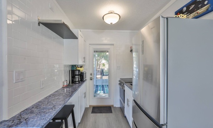 North Hyde Park House | Sunny Cypress House - Walk to Downtown Tampa Riverwalk, Restaurants & Parks