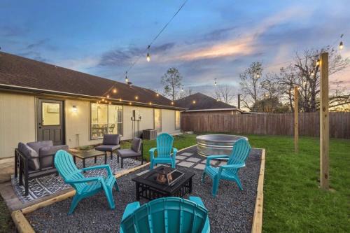Richmond House | Sunny Door Escape - Entire House in Richmond TX with Cowboy Pool