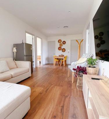 Silverdale House | Sunny Double Bedroom With Garden View