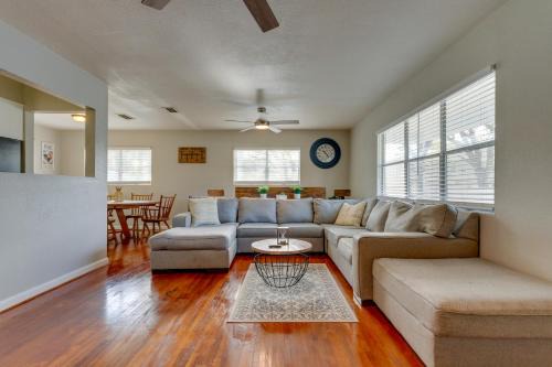 Wright House | Sunny Fort Walton Beach Vacation Rental with Yard!