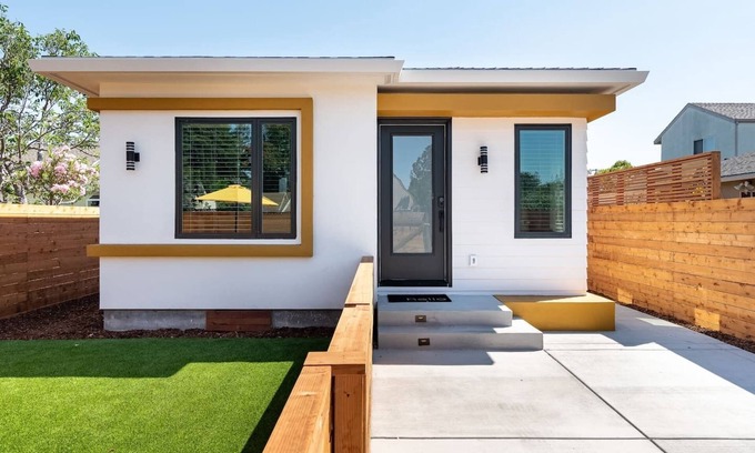 West Atherton House | Sunny ๐ Guesthouse near Stanford ๐ฒ w/private patio