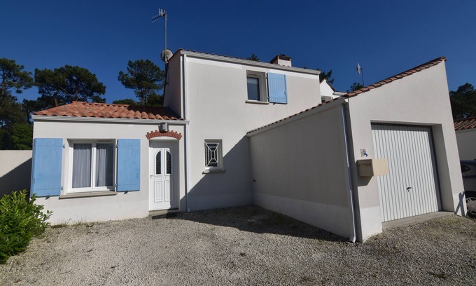 La Tranche-sur-Mer House | Sunny house 300 m from the beach