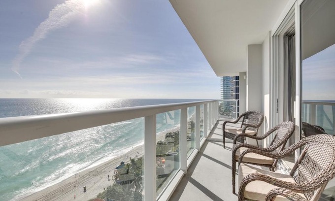 Sunny Isles Beach Apartment | Sunny Isles Beach Retreat with Resort Perks!