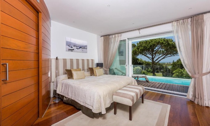 Vale do Garrao Apartment | Sunny Lounge Apartment