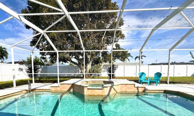 Caloosahatchee House | SUNNY OASIS:HEATED POOL AND SPA-SUNROOM-BBQ-3BEDROOM-NEAR BEACH/PARK/MUSEUM/SHOP