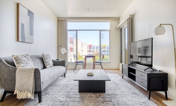 Evergreen Park Apartment | Sunny Palo Alto 2BR w/W/D & Pool, walk to Pinterest, by Blueground