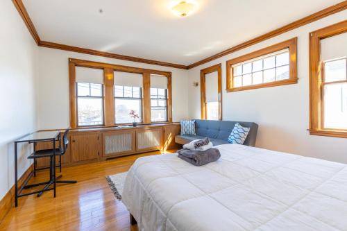 Oak Square House | Sunny Private Bedroom #B
