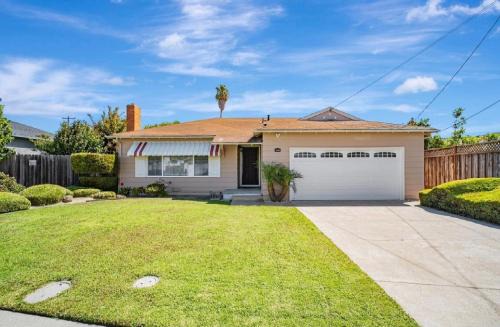 San Lorenzo House | Sunny San Lorenzo Ranch - 3BR Home with Large Yard