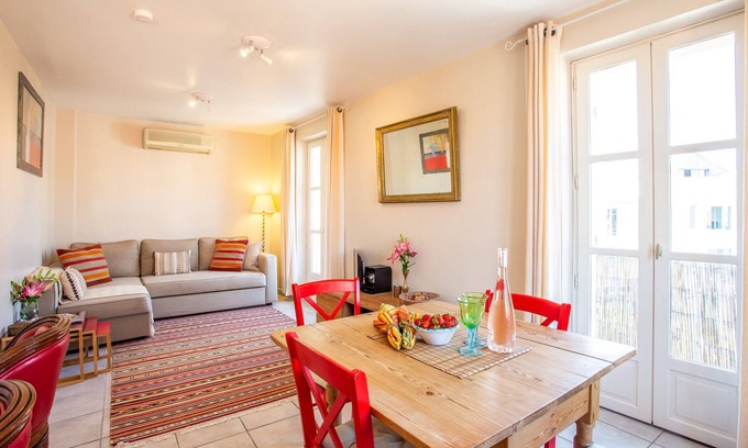 Antibes Old Town Apartment | Sunny, South facing apartment Antibes Old Town, 2 Balconies, fully air condition