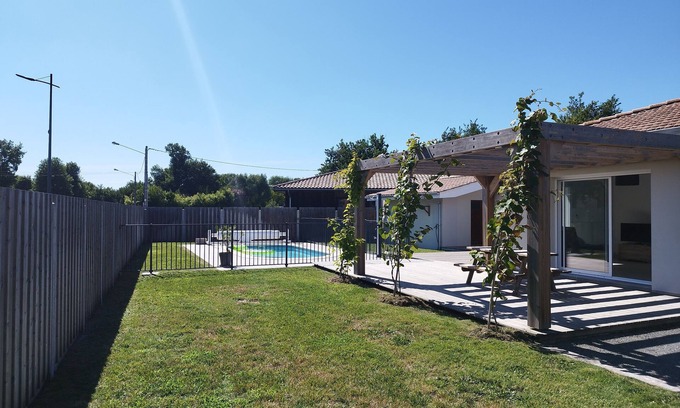 Lege-Cap-Ferret Villa | Sunny villa with pool close to downtown, near ocean & pool