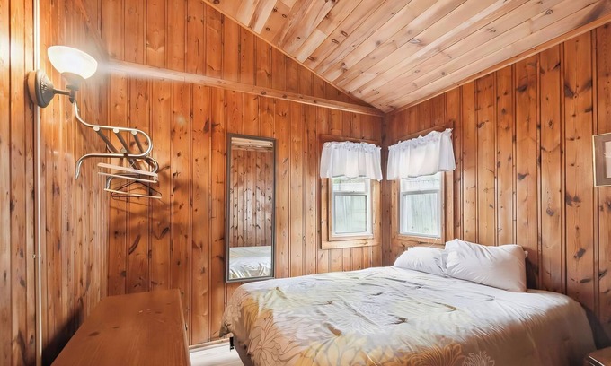 Greenbush Apartment | Sunnyside Combined 12BR 5BA Lakefront Retreat