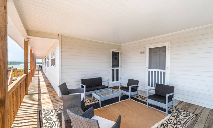 Topsail Beach House | Sunrise | Covered Porch + Walk to the Beach!