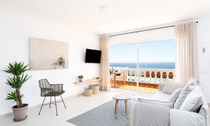 Las Caletillas Apartment | Sunrise on the Ocean. Dawn over the Atlantic