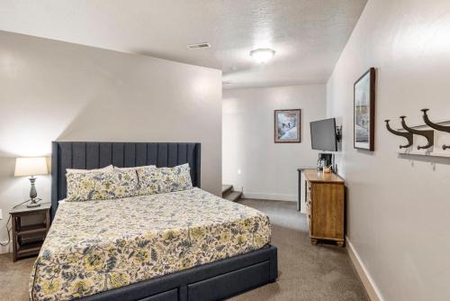 Harbor Village House | Sunrise Resort Room #304