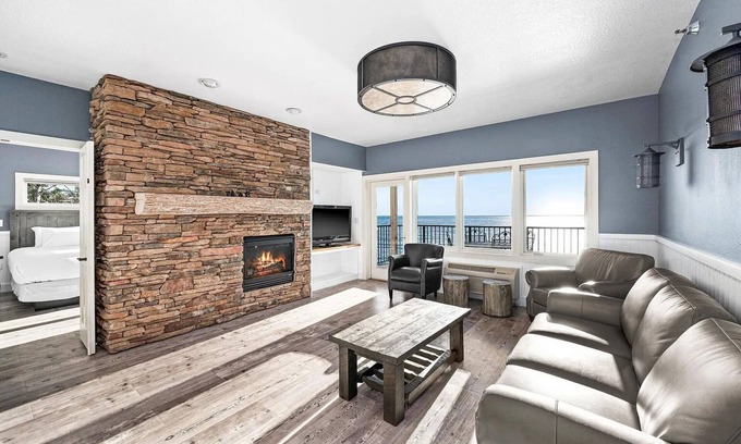 Two Harbors Condo | Sunrise Suite on Lake Superior- Pool & Hot Tub