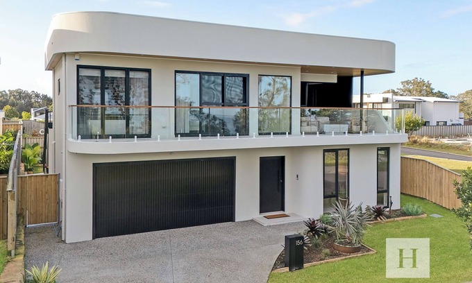 Morisset Park House | Sunset and Serenity Trinity - Luxury Lakefront Living with Relaxed Leisure