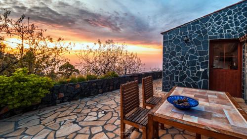 Garafia House | sunset and stars stone house