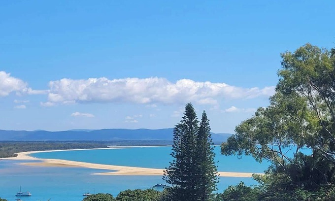 Seventeen Seventy House | Sunset Beach House 1770 Level 2