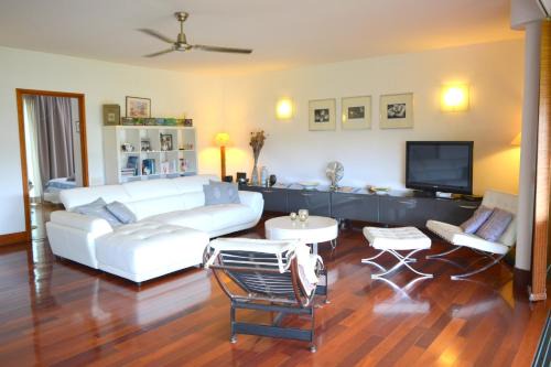 Punaauia Apartment | Sunset Beach Carlton- Tahiti - beachfront luxury residence & pool - 4 pers