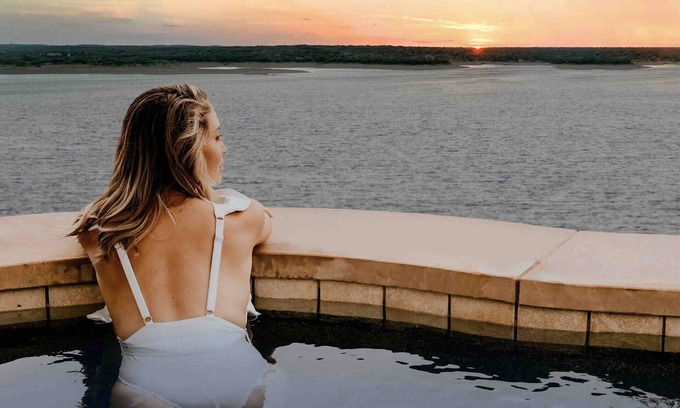 Eck Lane on the Lake Resort | Sunset Cliff Resort on Lake Travis: WEDDING, EVENT, HEATED POOL, DOCK, & BOAT
