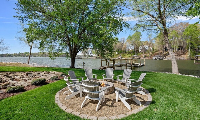 Lake Norman of Catawba Cottage | Sunset Cottages by SoCharm | Intimate Lake Getaway