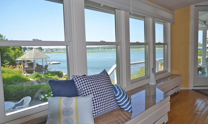 Gloucester House | Sunset Cove: Waterfront at Goose Cove