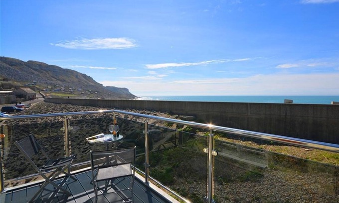 Portland House | SUNSET LODGE, family friendly in Fortuneswell