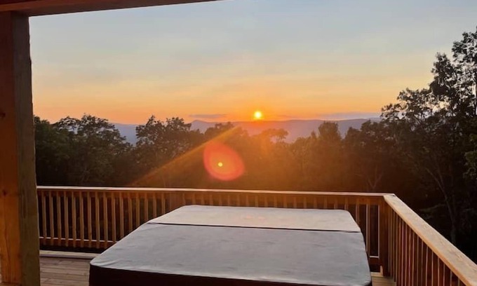 Rileyville House | Sunset Mountain Cabin