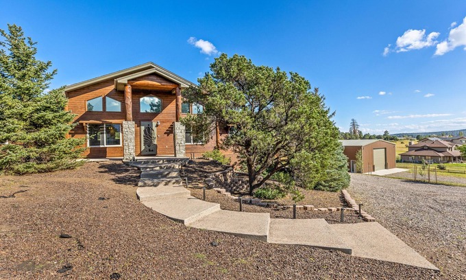 Flagstaff House | π
Sunset Ranch π
Views Views Views with Private Pickelball Court