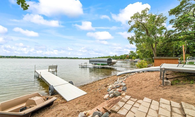 Big Lake Cabin | Sunset Retreat 4 Seasons Lake Home - Pedal Boat, Canoe & Kayak