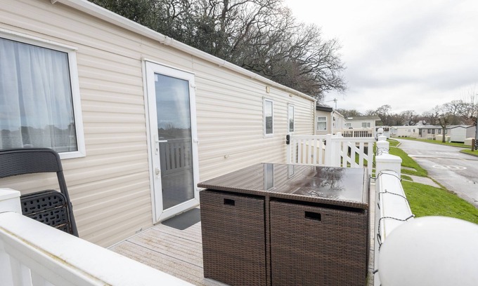Mudeford House | Sunset View - a 3 bedroom holiday home on the popular Hoburne Park, Mudeford.